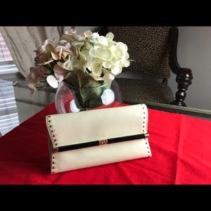 Diane von Furstenberg. Cream leather purse